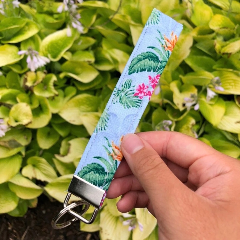 Keychain wristlet